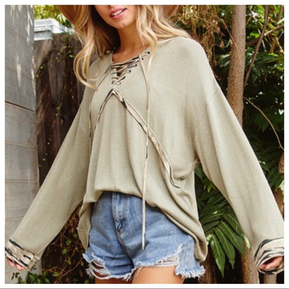 #21 Stacey Lace Up Eyelet V Neck Top - Picture 7 of 8